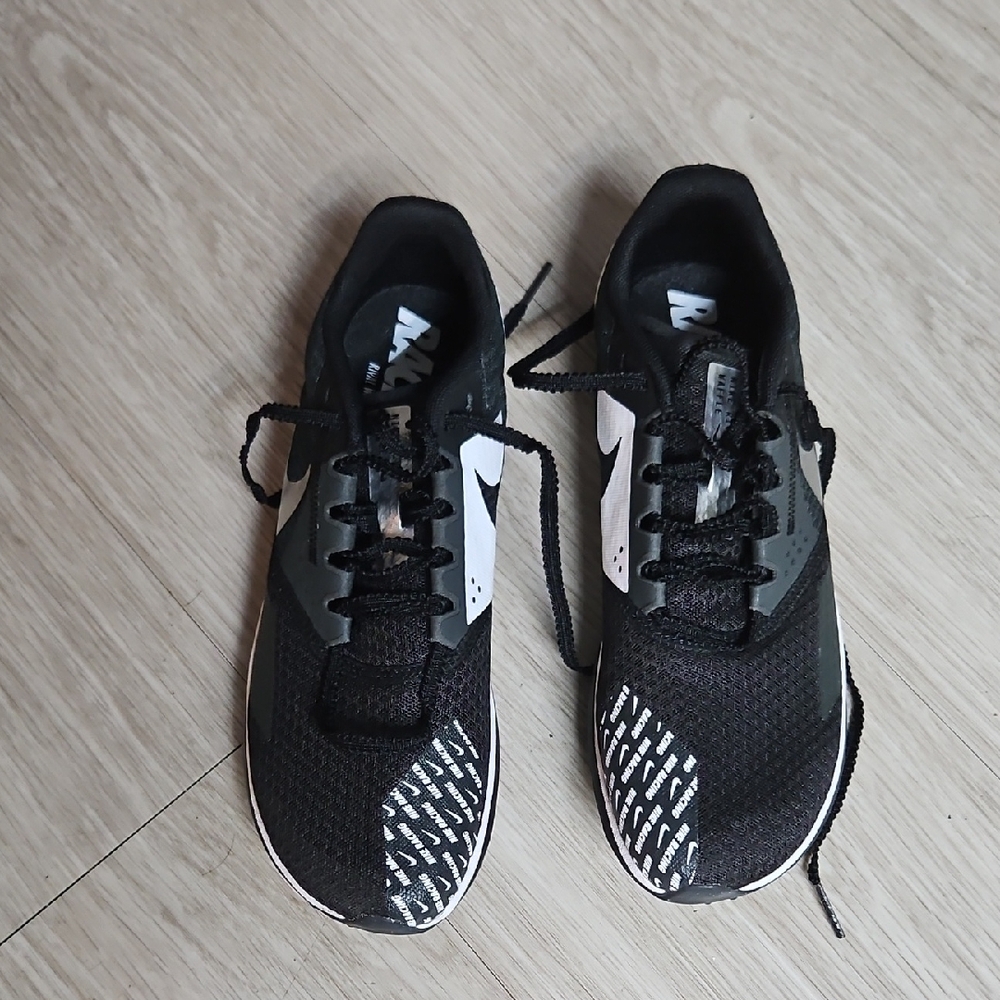 Women's 7 or Men's 5.5 - Nike Racing Rival Waffle Shoes, Black